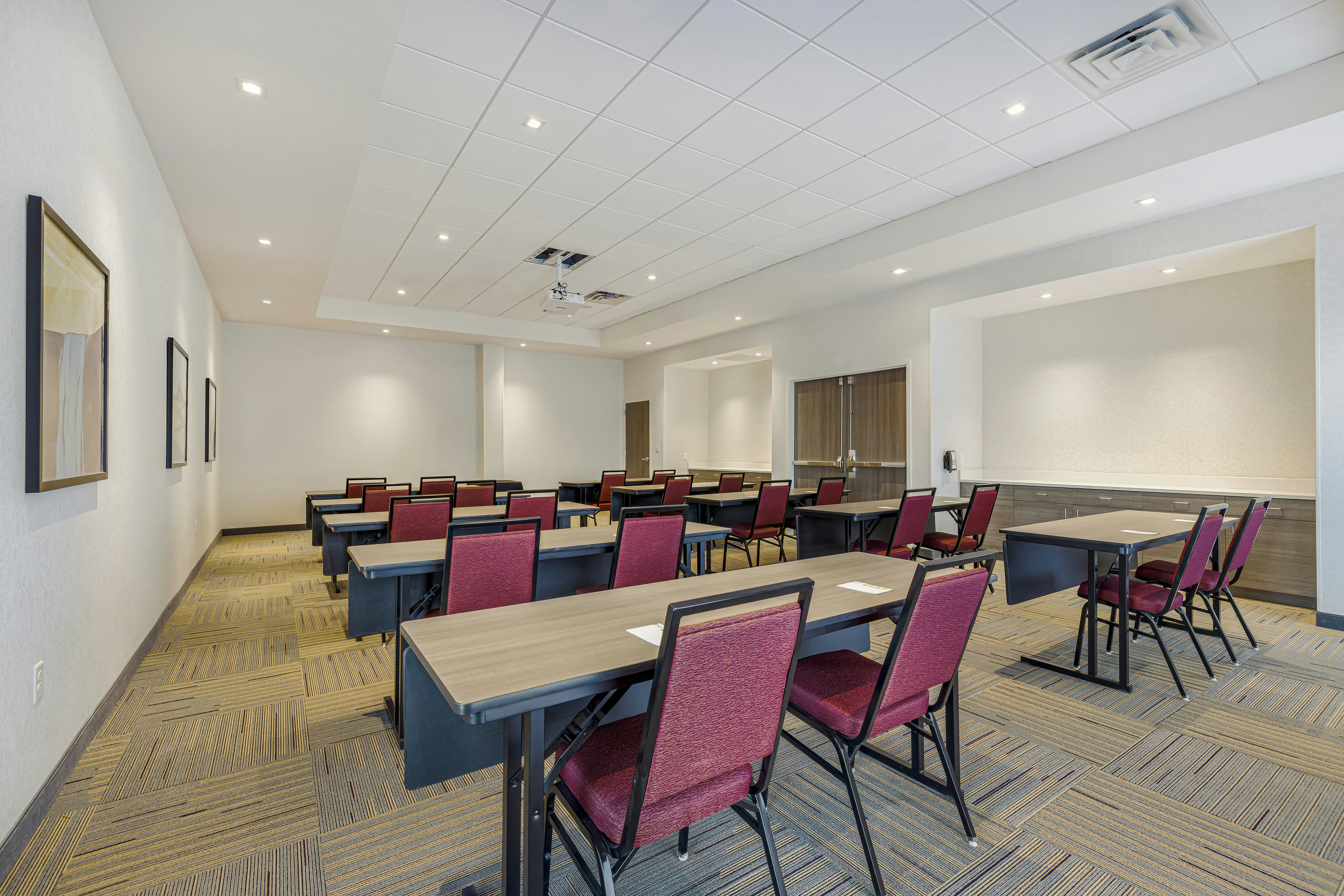 Home2 Suites by Hilton Colorado Springs Airport 20/25