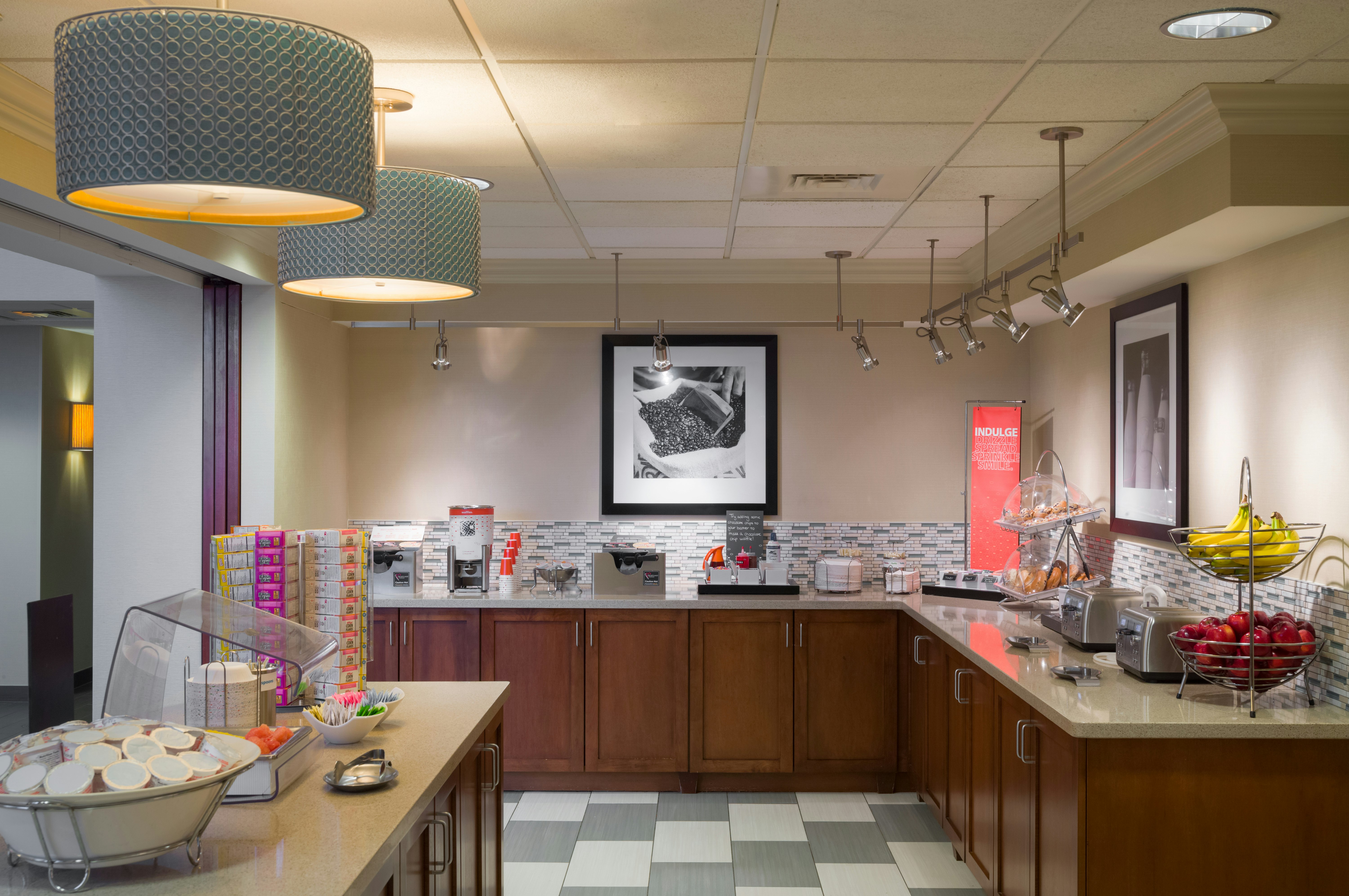 Hampton Inn & Suites State College At Williamsburg Square 8/15