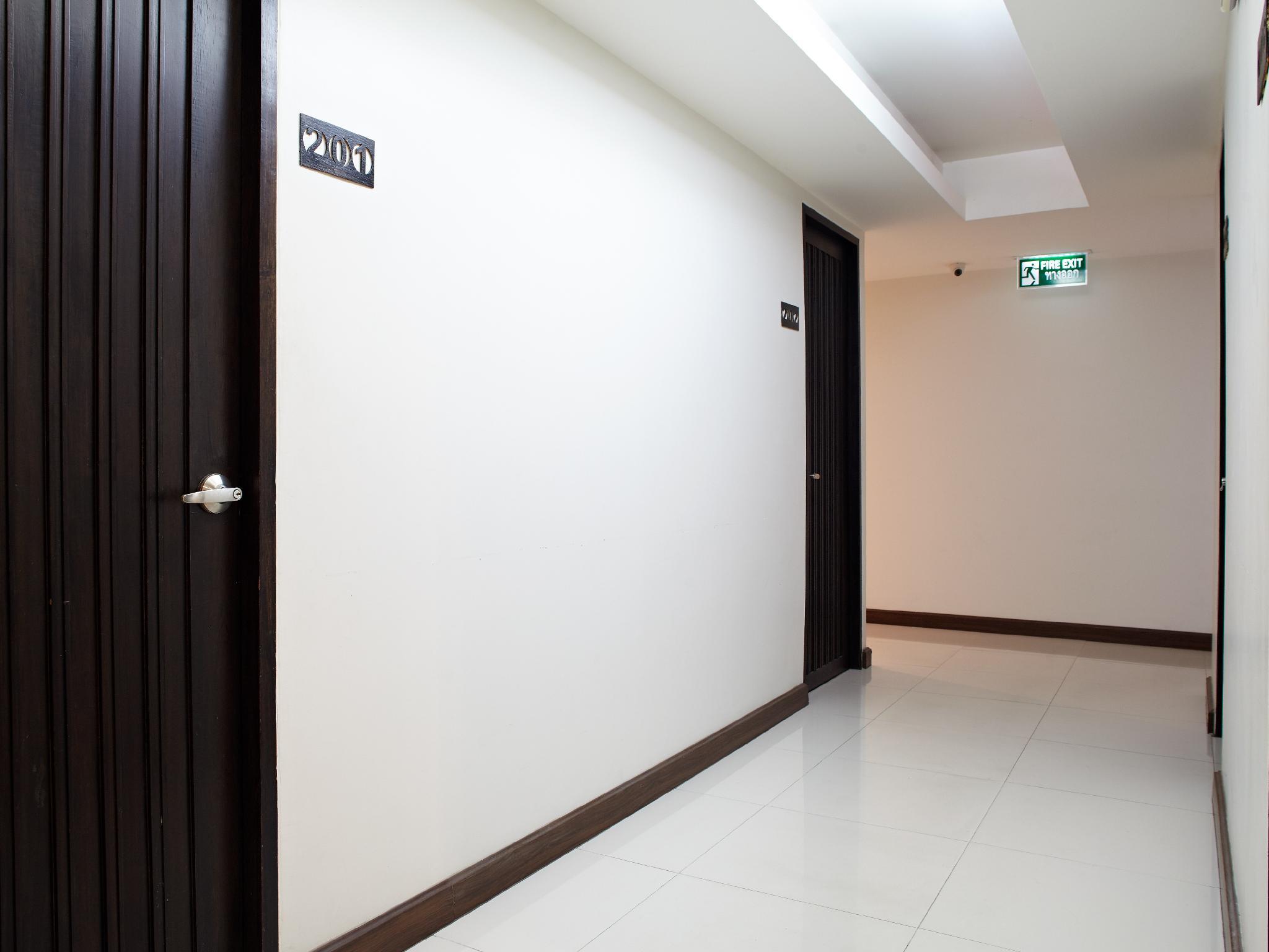 White House Asoke Sukhumvit 18 25/36