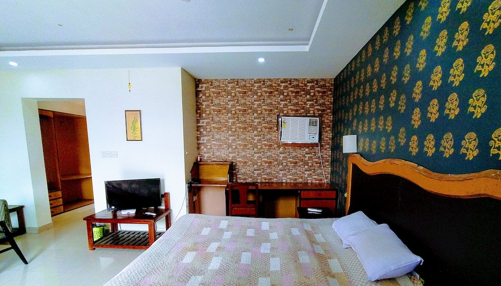 HOTEL SWARAJ RESORTS 24/73