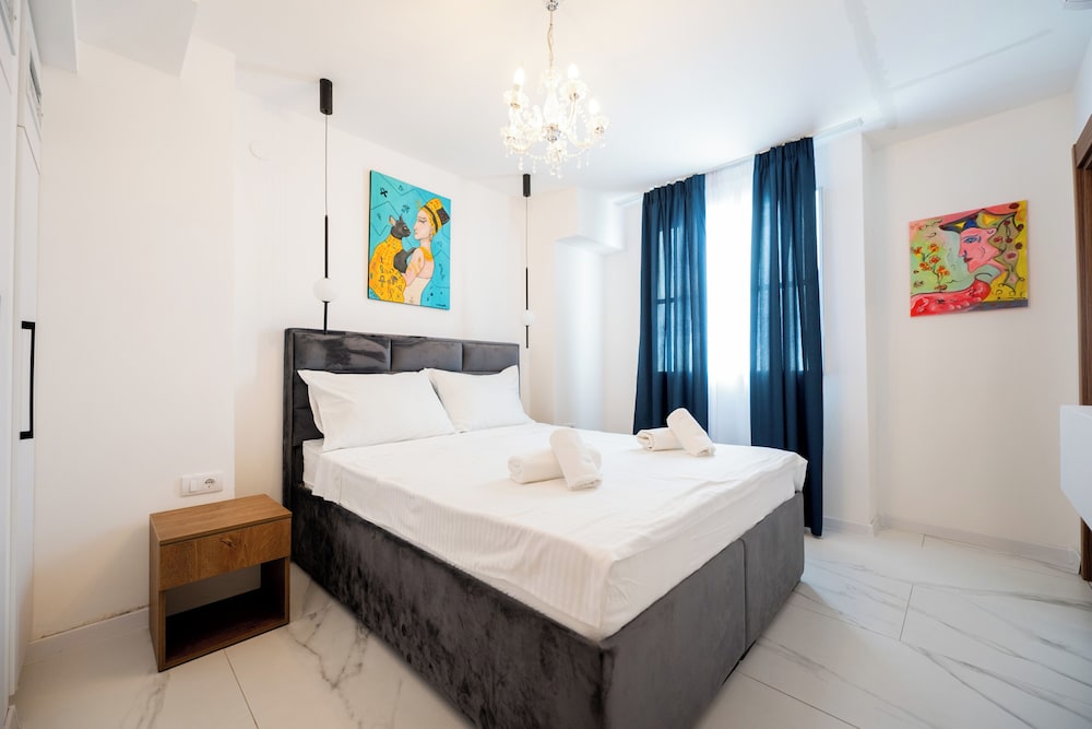 Kings Palace Suites 8/50