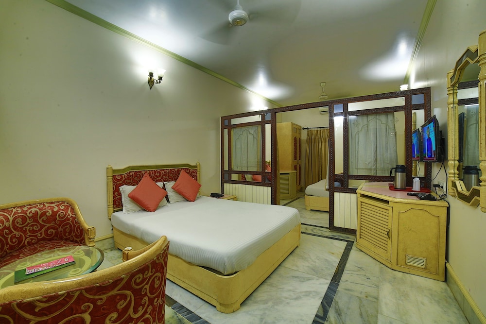 HOTEL SAMRAT INTERNATIONAL 12/28