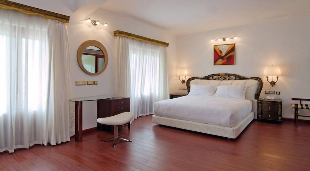 White Pearl Suites by Rosetum 19/62