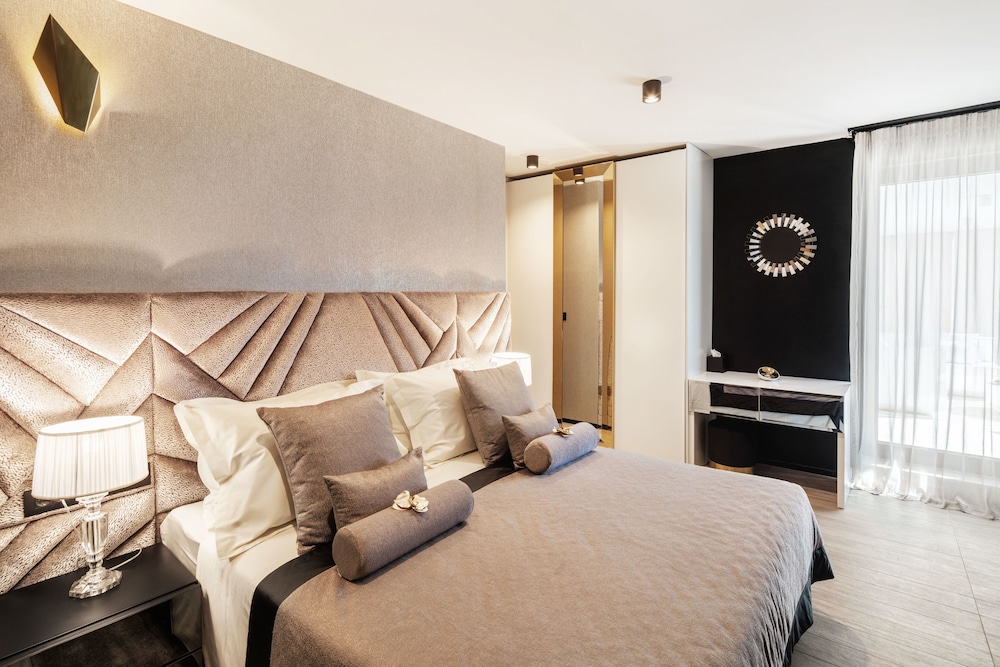 2 BEDROOMS, FAMILY SUITE, SEA VIEW