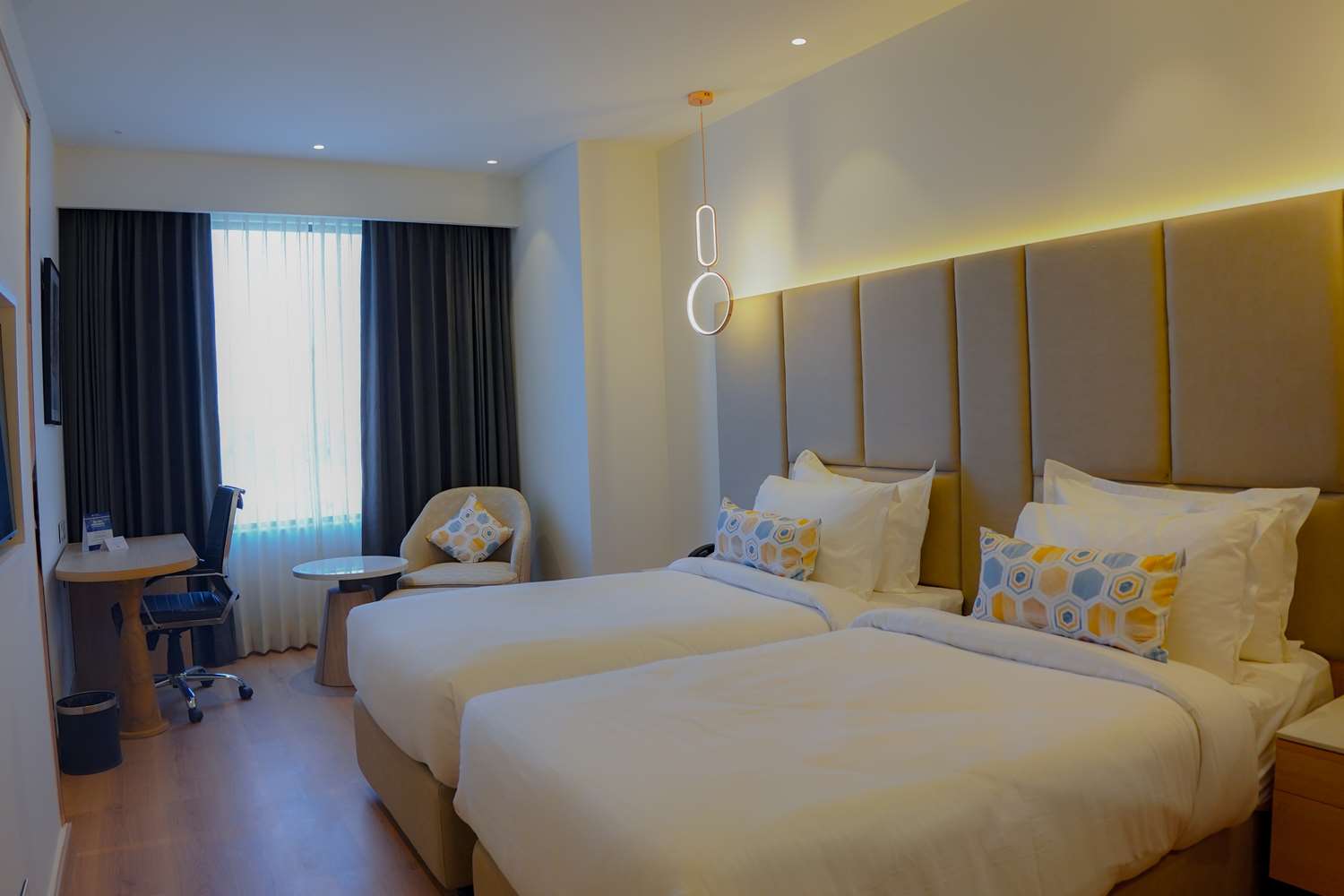 Deluxe, Twin Beds