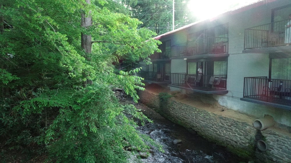 Bear Creek Inn Gatlinburg 34/41