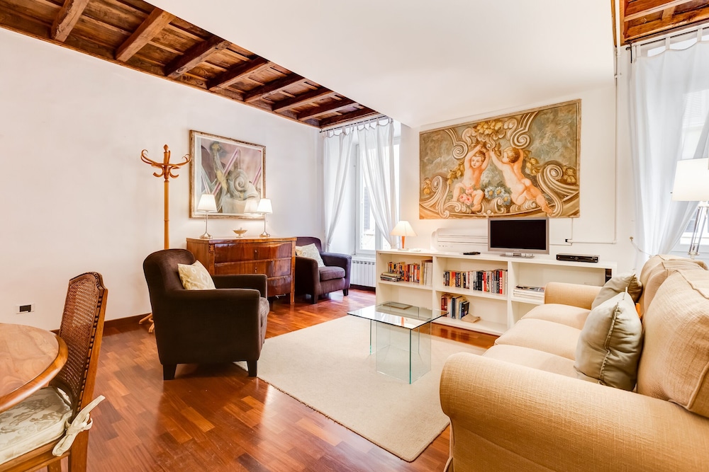 Historical Apartment near Spanish Steps 9/19