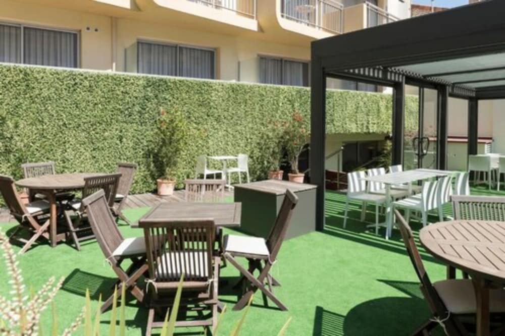 Abrial Hotel 50/58