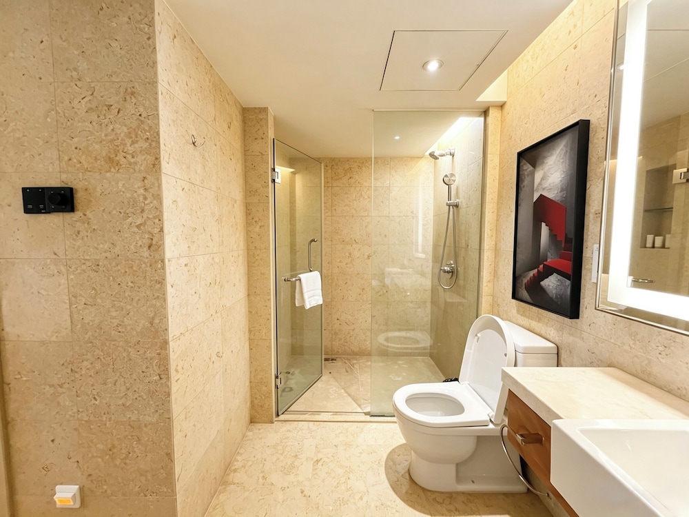 Grand Mercure Dongguan Humen 72/74