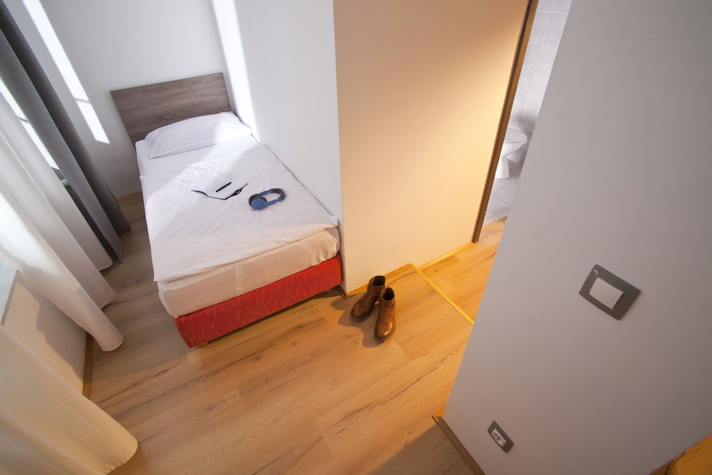 Hostel Uni 12/34