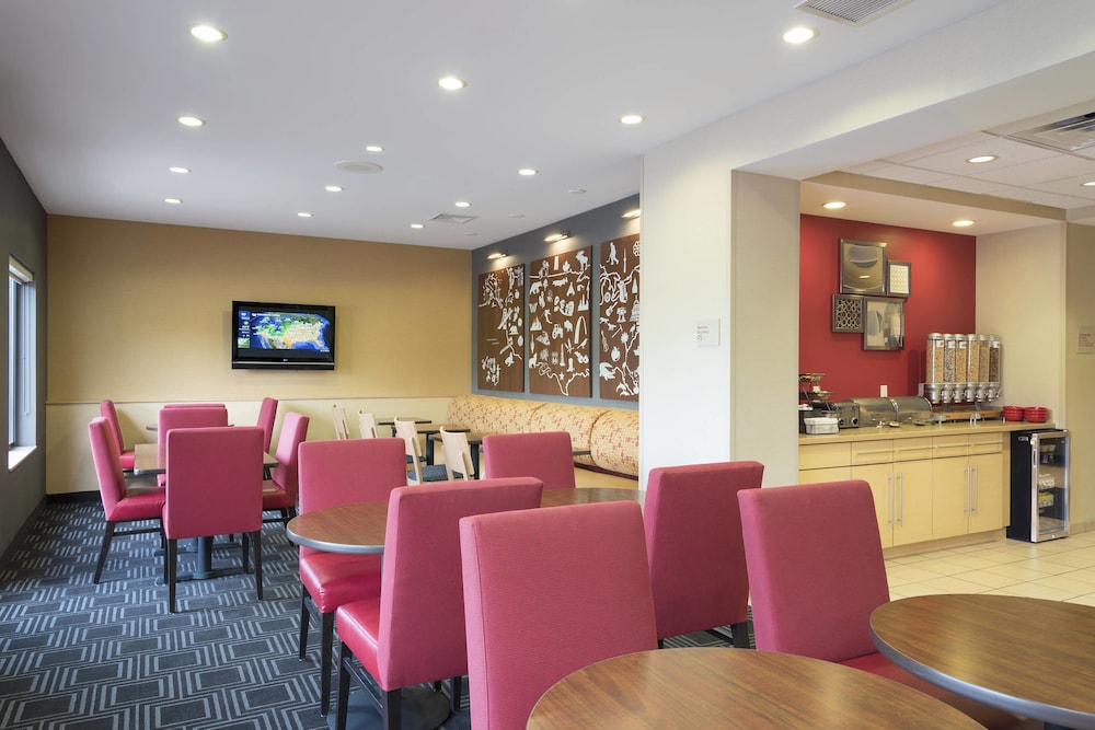 TownePlace Suites by Marriott Kalamazoo 24/24
