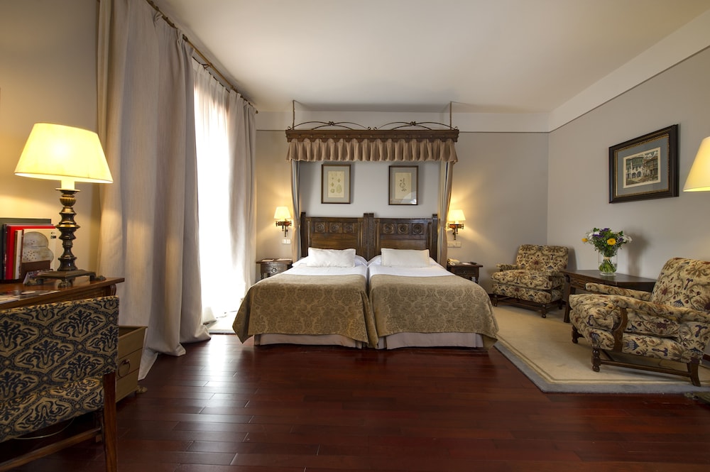 Parador De Santiago De Compostela photo2