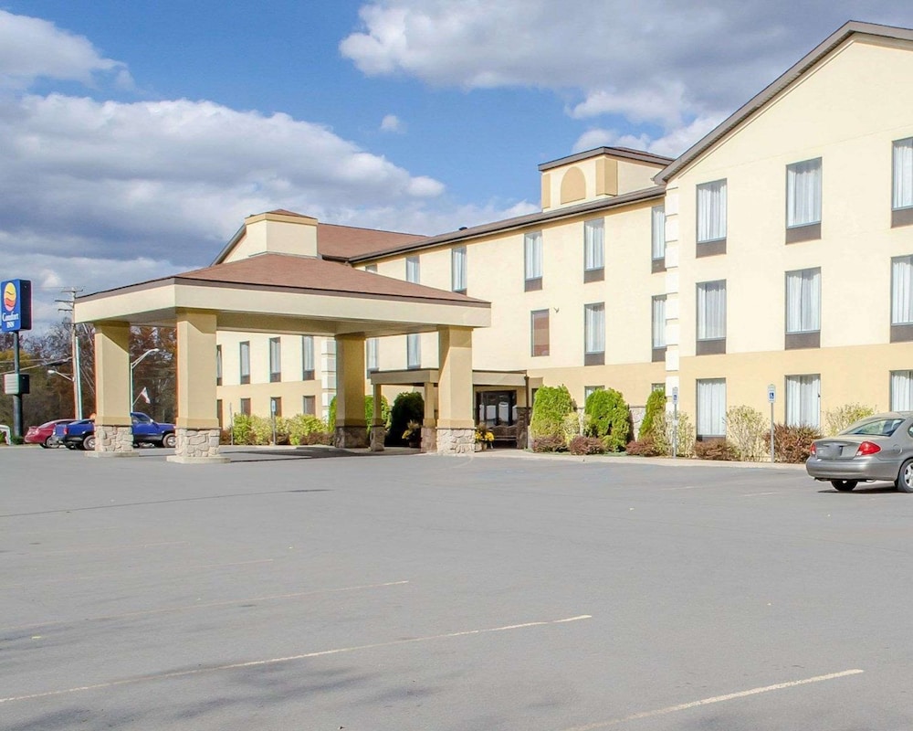 Comfort Inn Huntingdon, PA 2/34