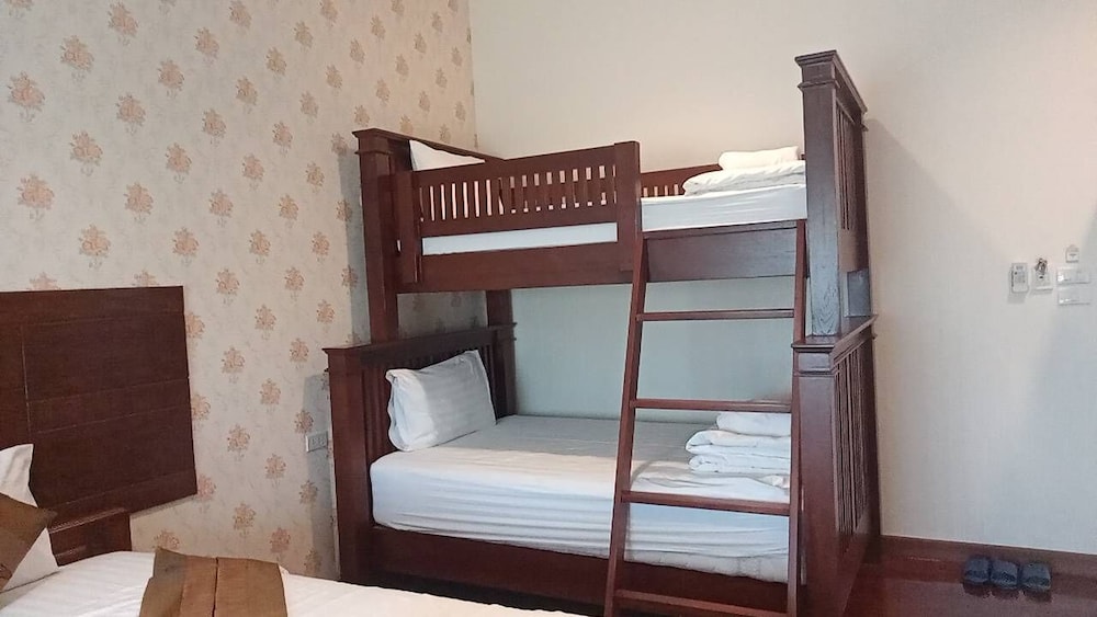 غرفة قياسية بسريرين مزدوجين وسرير بطابقين، Buraphat Resort 4/4