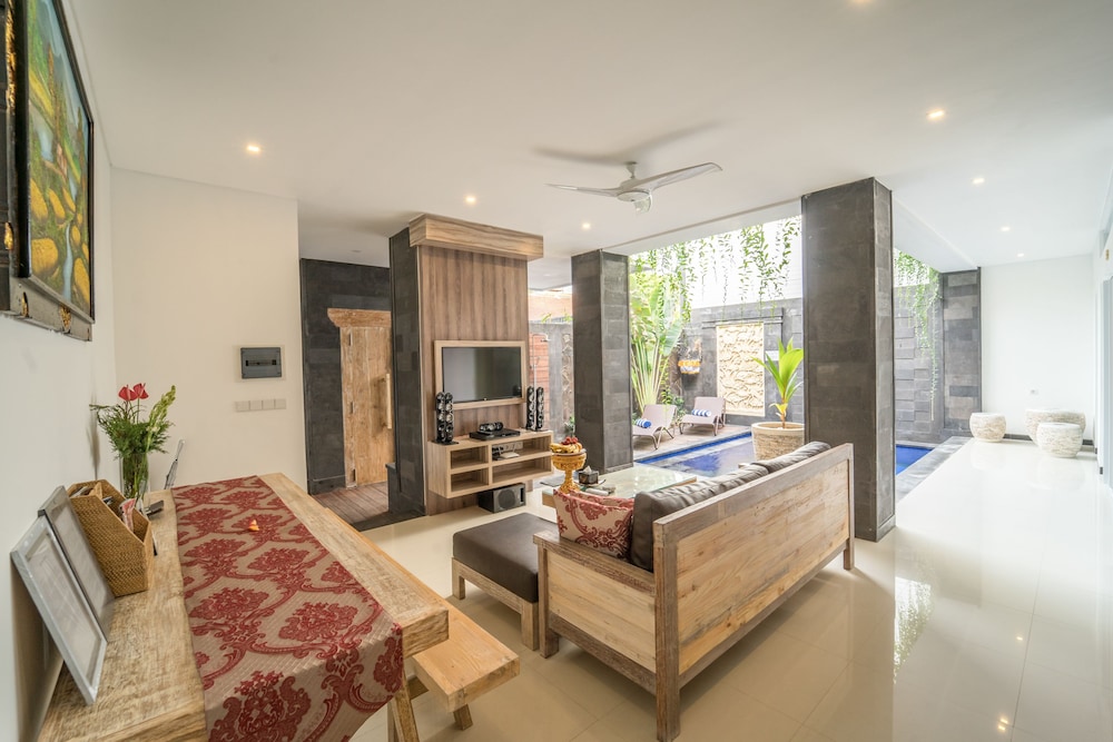 Puri Bagus Villa Legian Kuta 35/45