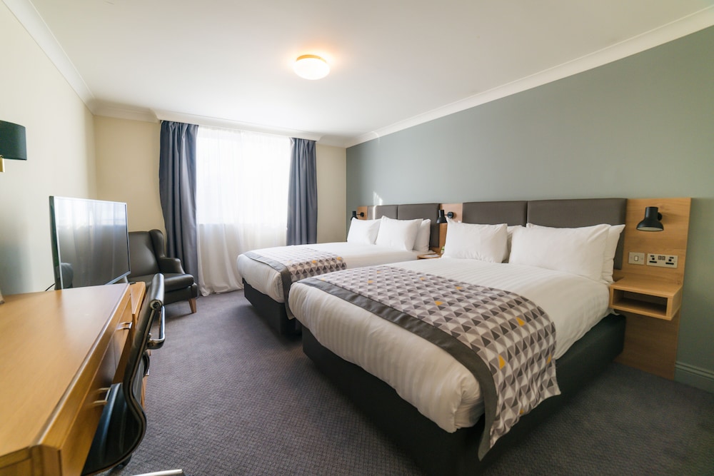 HOLIDAY INN BRENTWOOD M25, JCT 28 32/74