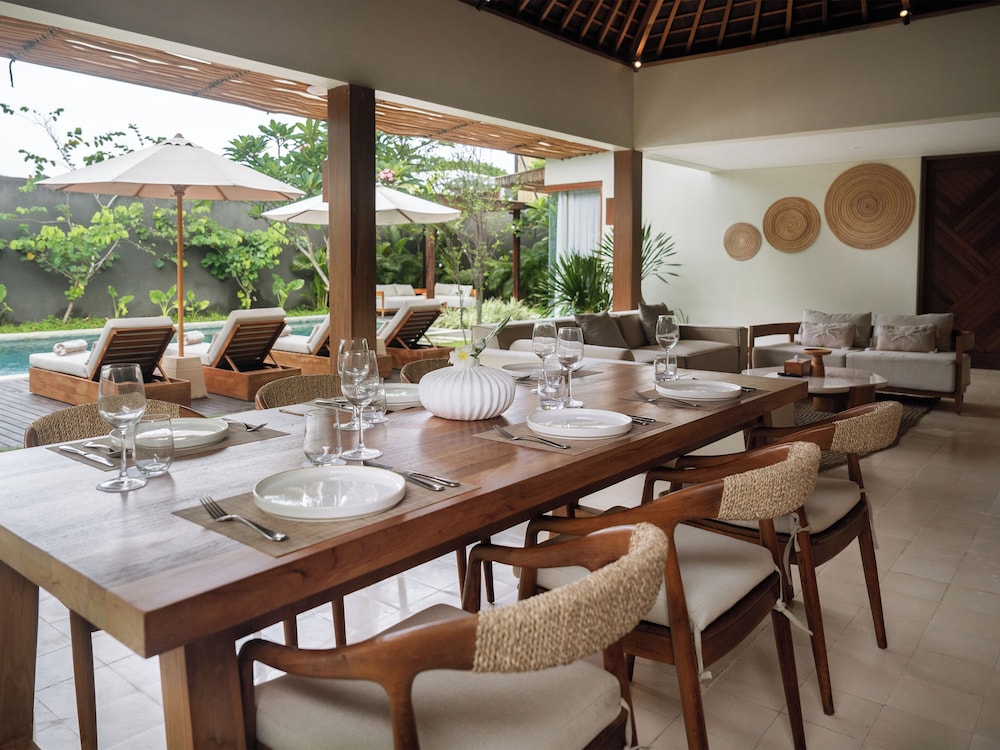 Cocana Resort 64/76