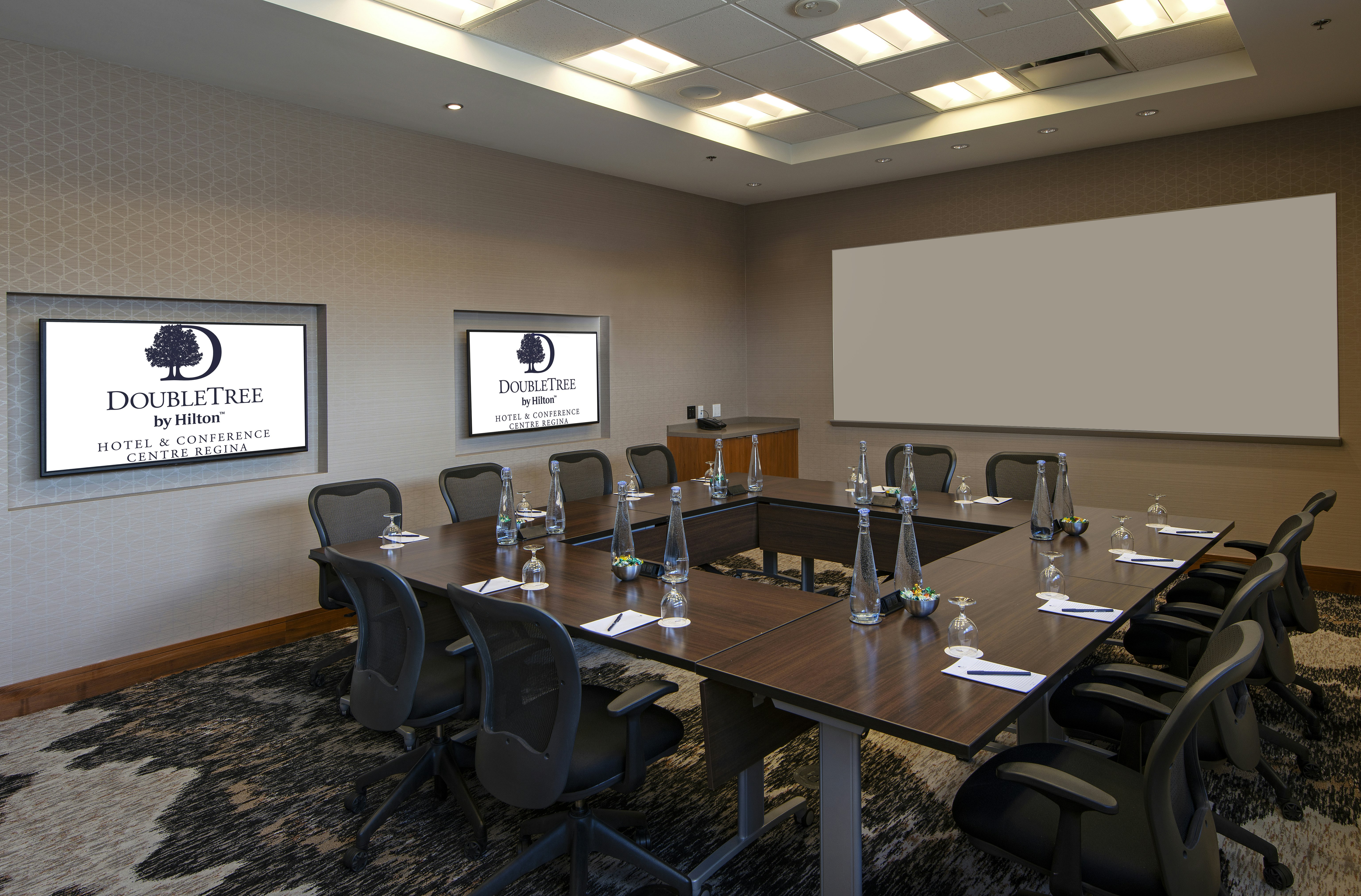 Doubletree By Hilton Hotel & Conference Centre Regina 68/80