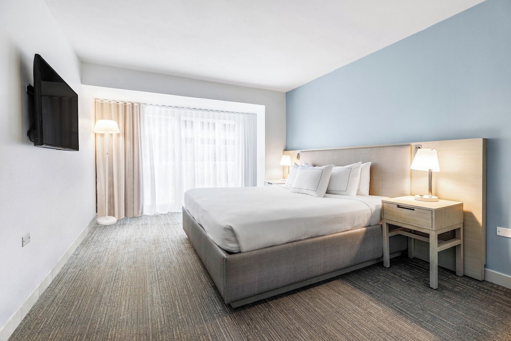 ROOM, KING BED, ACCESSIBLE
