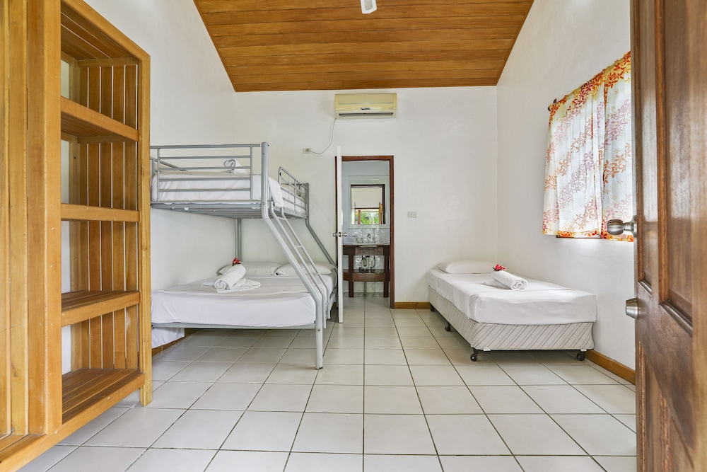 Beachfront Resort 17/50