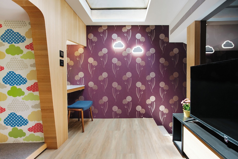 CHECK inn Taichung Zhongshan 8/50