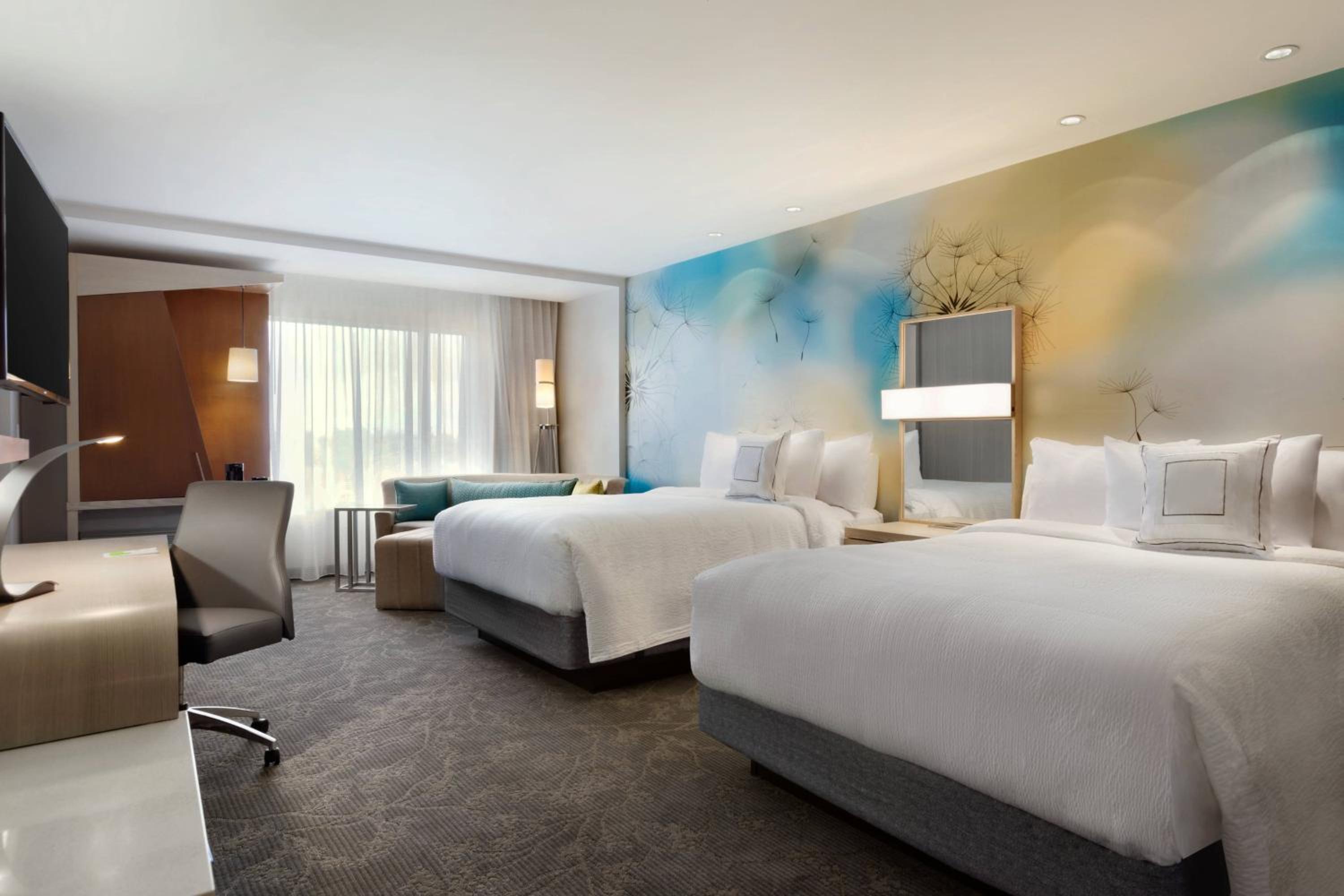 غرفة بسريرين كوين مع أريكة، Courtyard Toronto Mississauga West 2/4