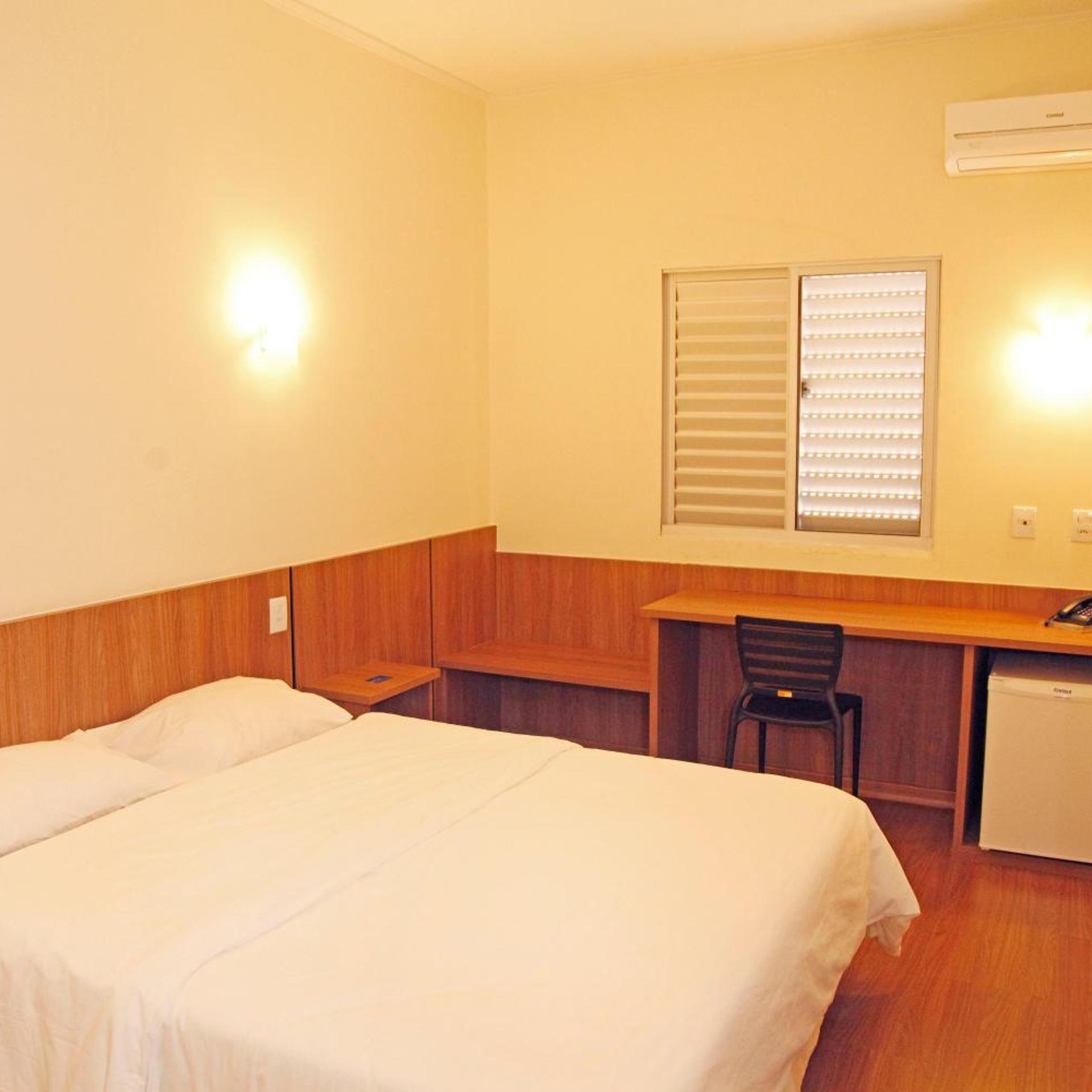 Bernal Hotel Economico 5/27