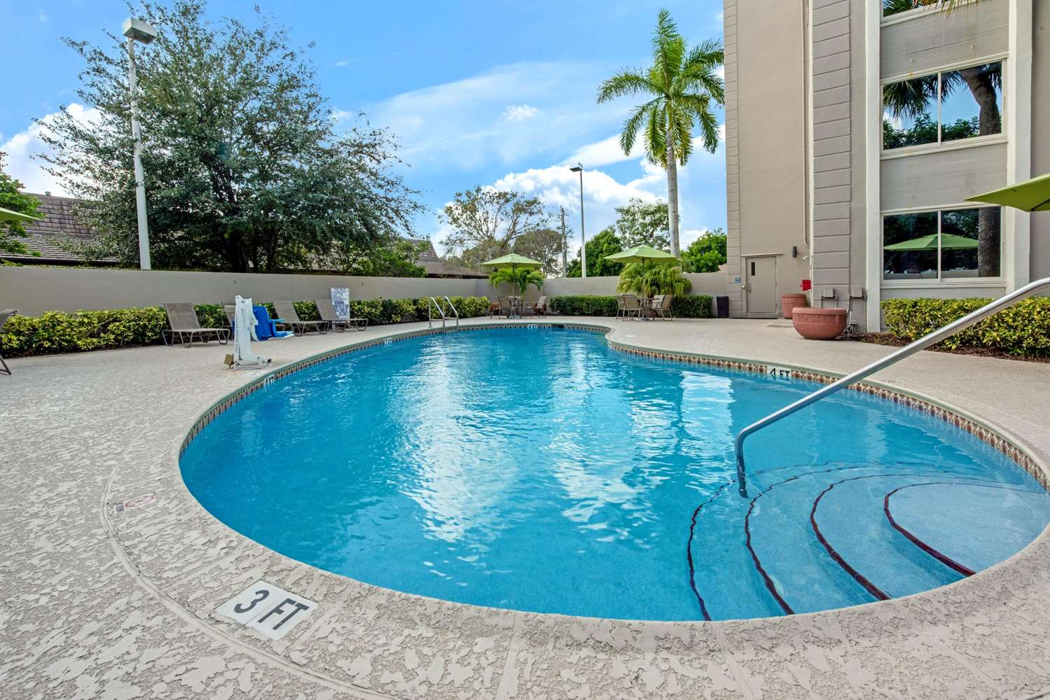 La Quinta Inn & Suites by Wyndham Coral Springs South 27/30