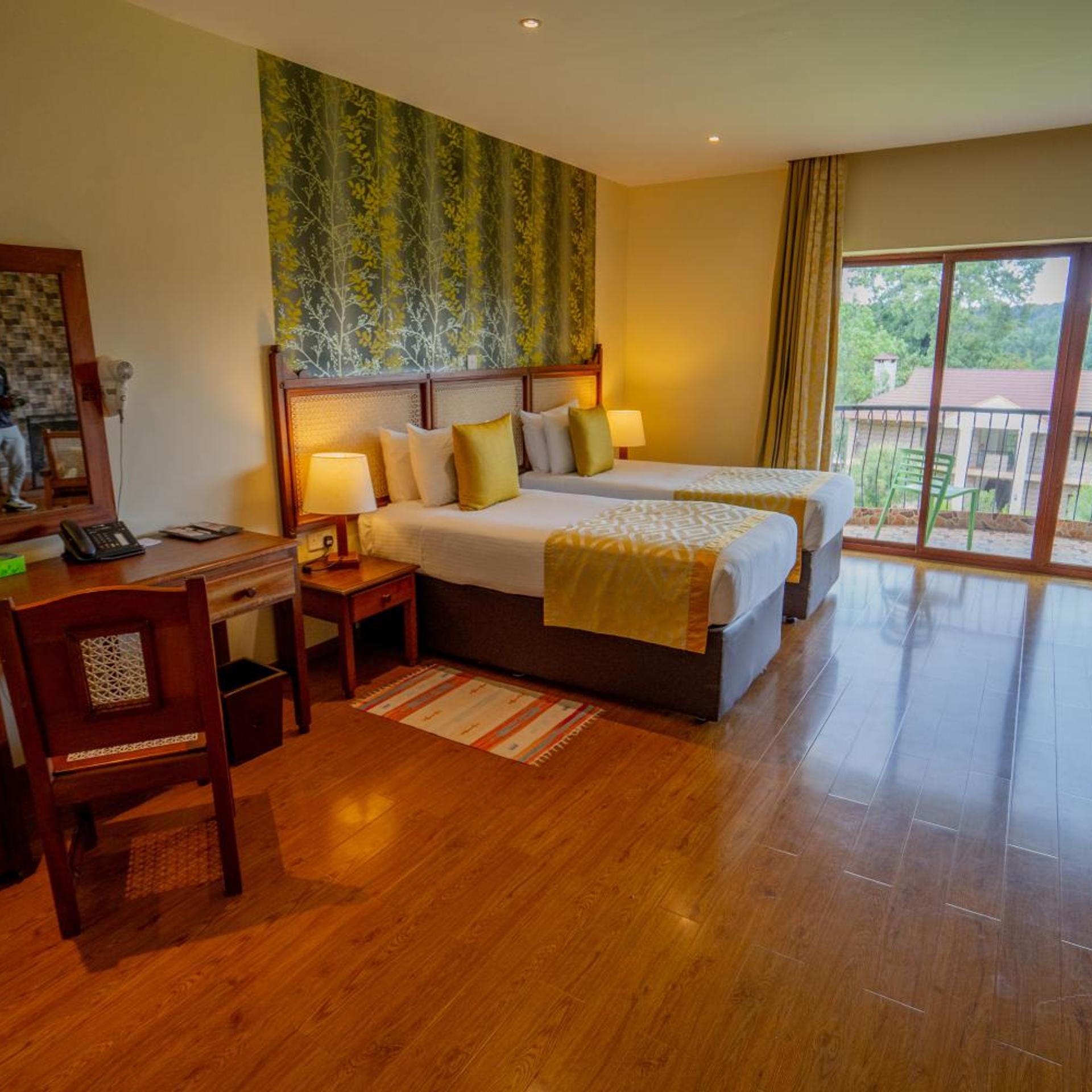 Courtyard, King Bed