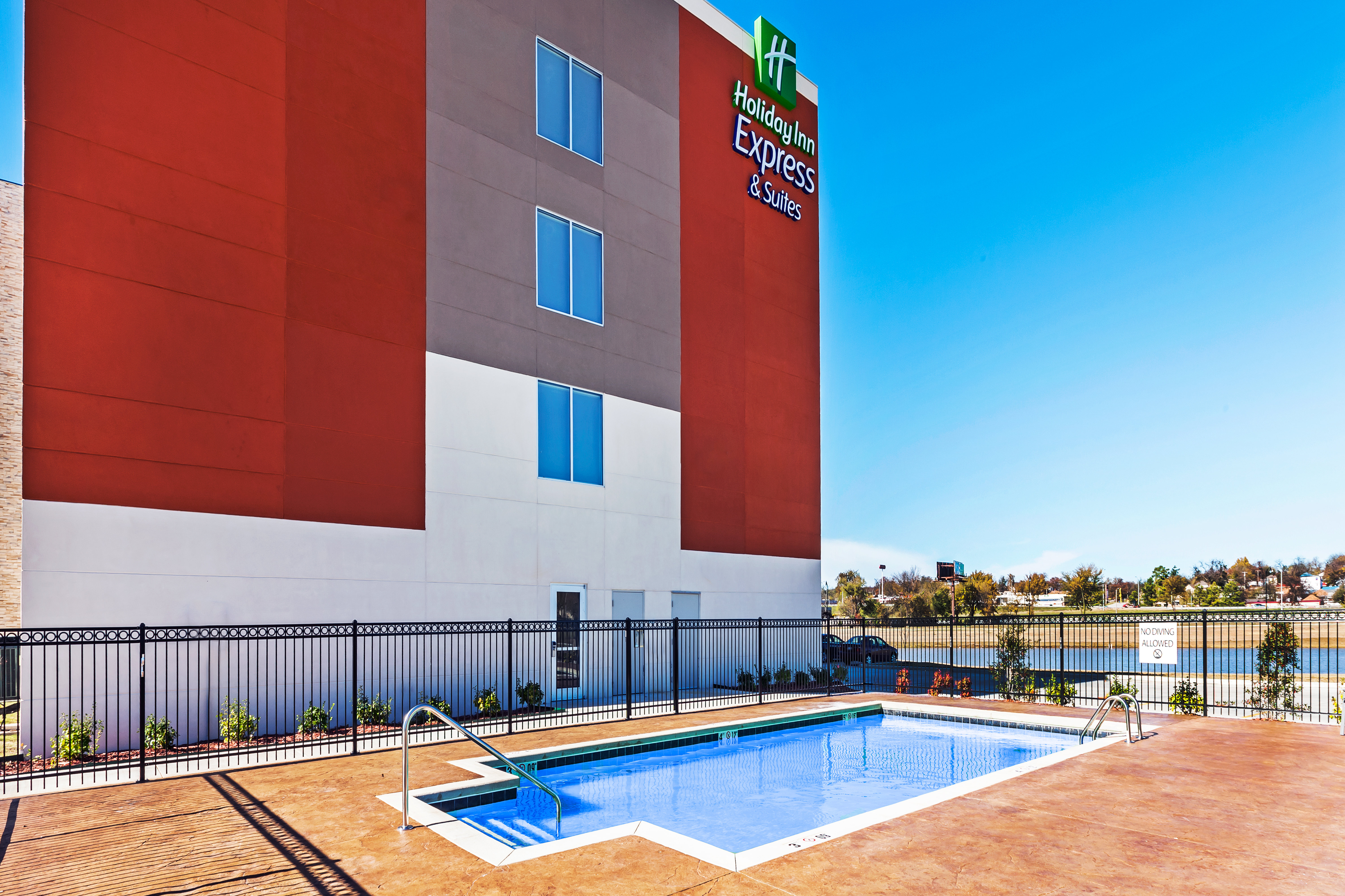 Holiday Inn Express Suites Tulsa West Sand Springs 38/52