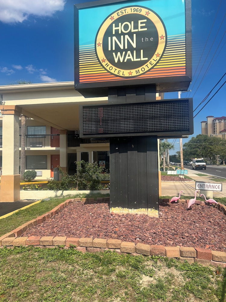Hole Inn the Wall Hotel - Sunset Plaza - Fort Walton Beach 3/50