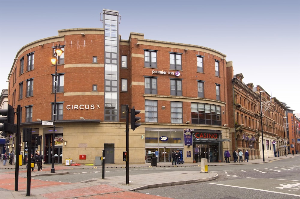 Premier Inn Manchester City Centre (Portland Street) 30/33