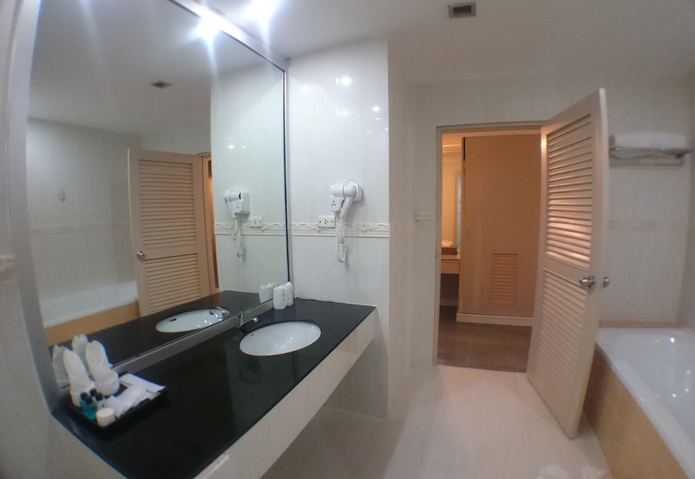 Ton Koon Hotel 42/46
