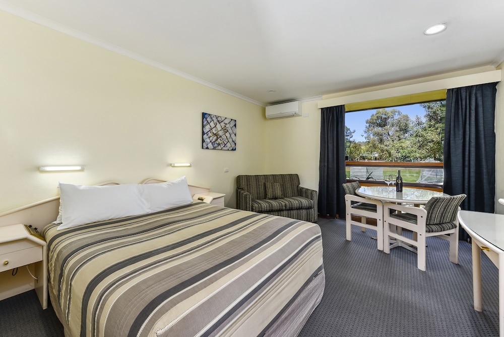 Standard, Queen Bed, Sofa