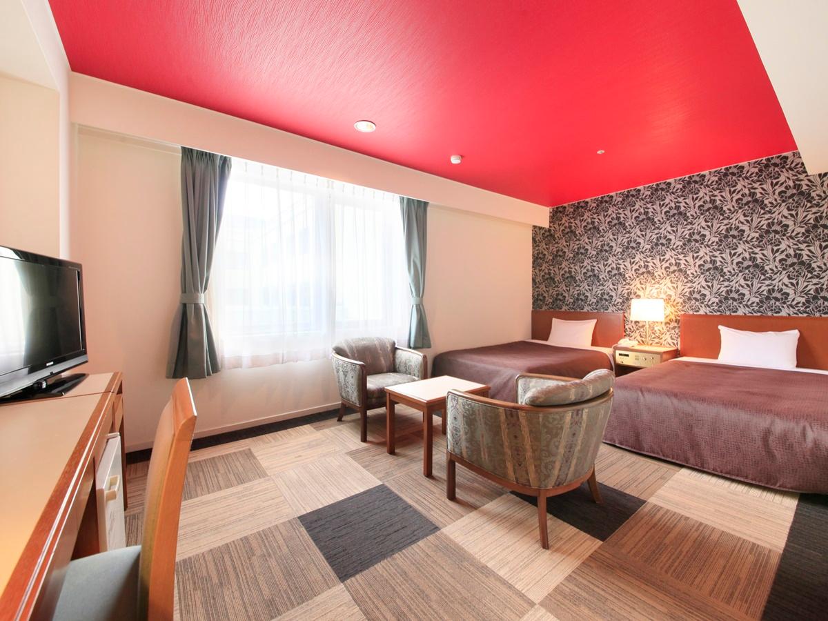 Universal, Standard, Twin Beds