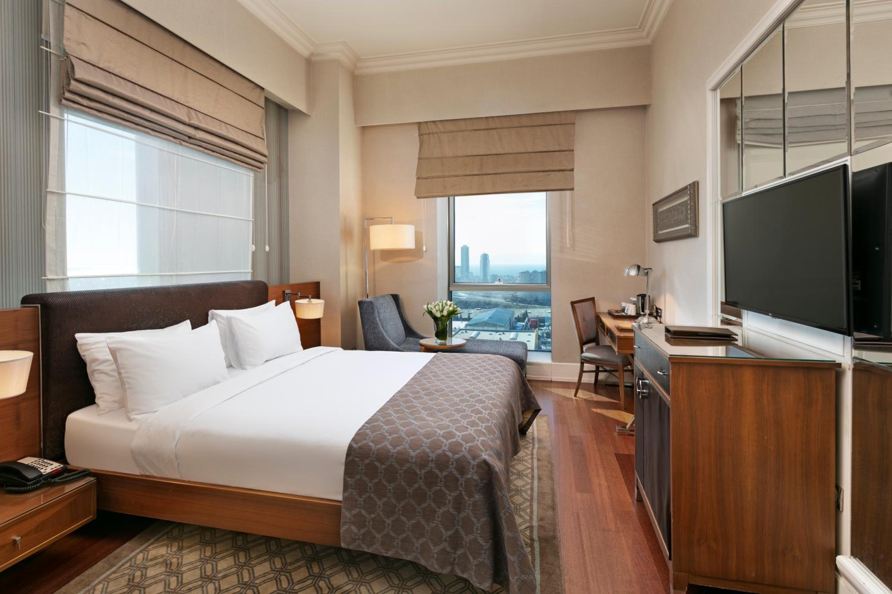 Deluxe, King Bed
