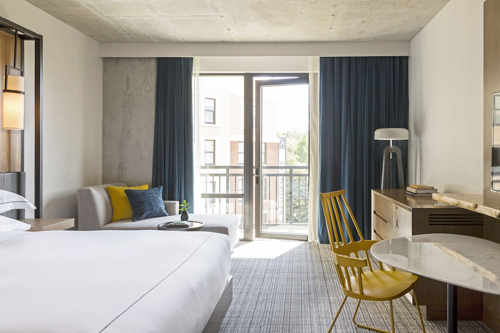Premium, King Bed, Balcony, Corner