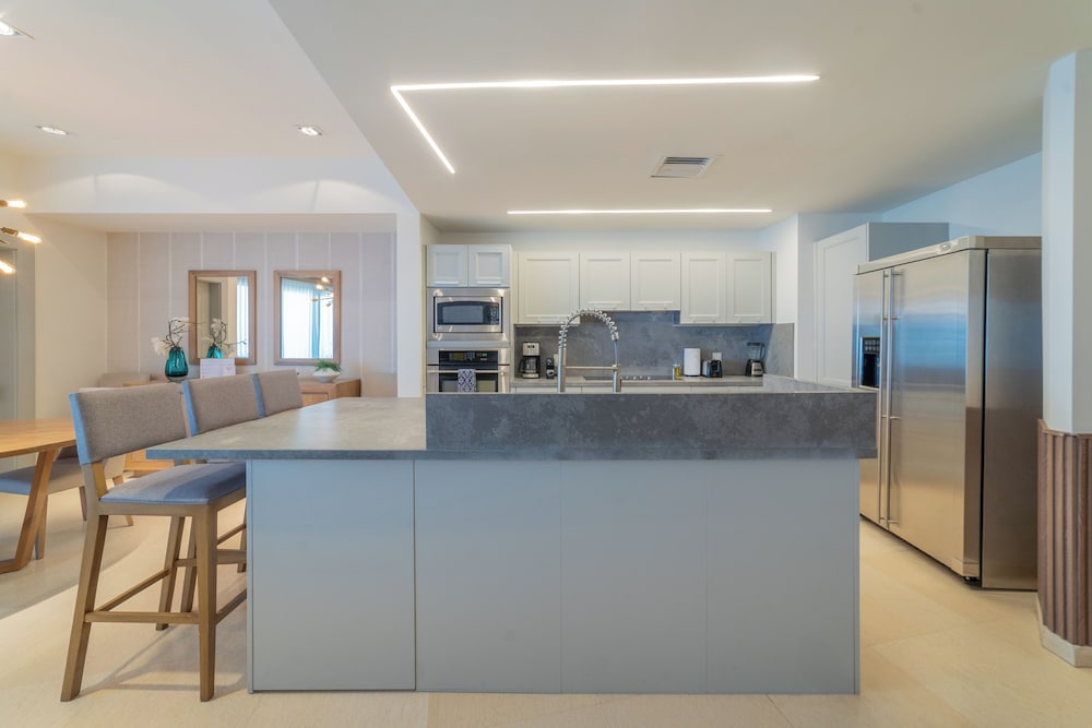 Puerta Cortes Residences 6/48