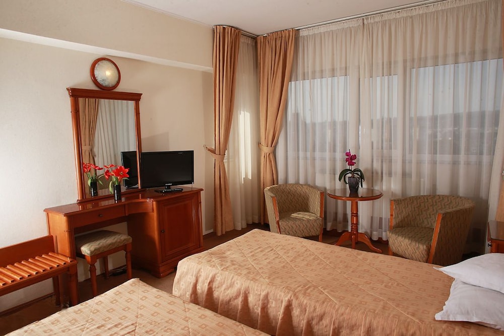 Hotel Moldova 25/80
