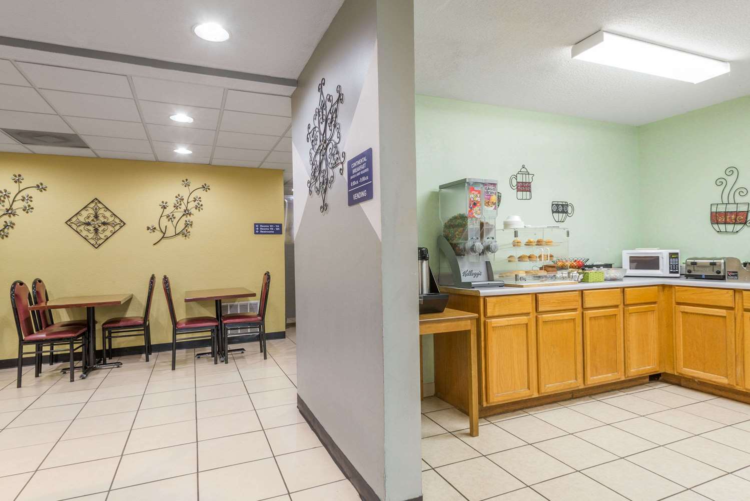 Microtel Inn And Suites Riverside 26/33