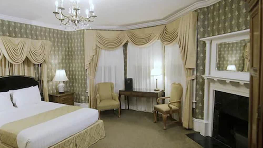 PREMIUM, QUEEN BED