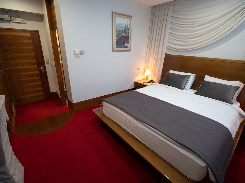 Astra Hotel 6/50