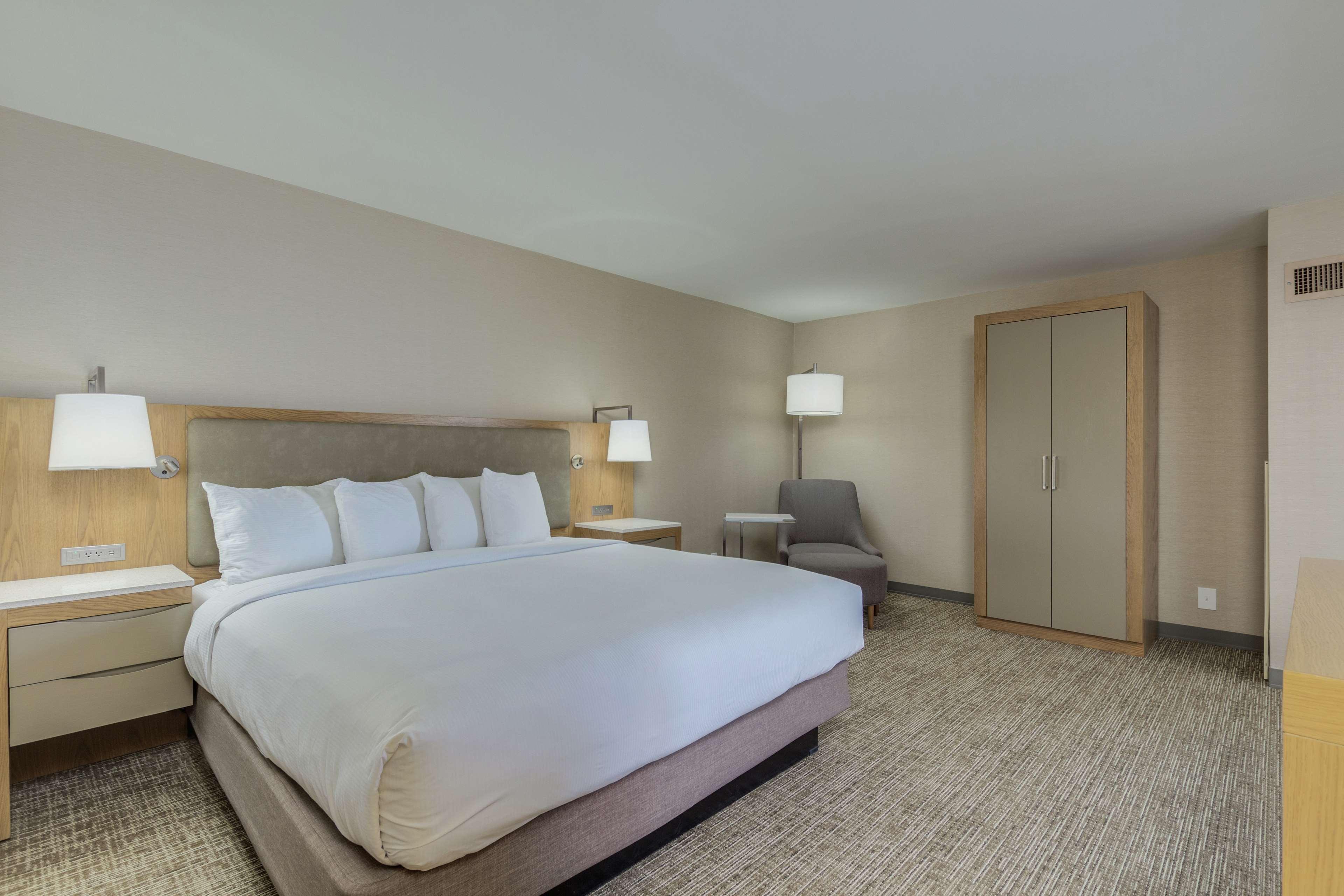 2 ROOMS, SUITE, KING BED, ACCESSIBLE