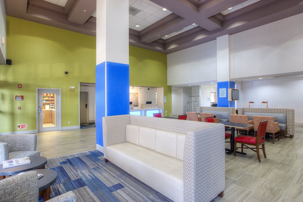 Holiday Inn Express Suites Tempe 12/46