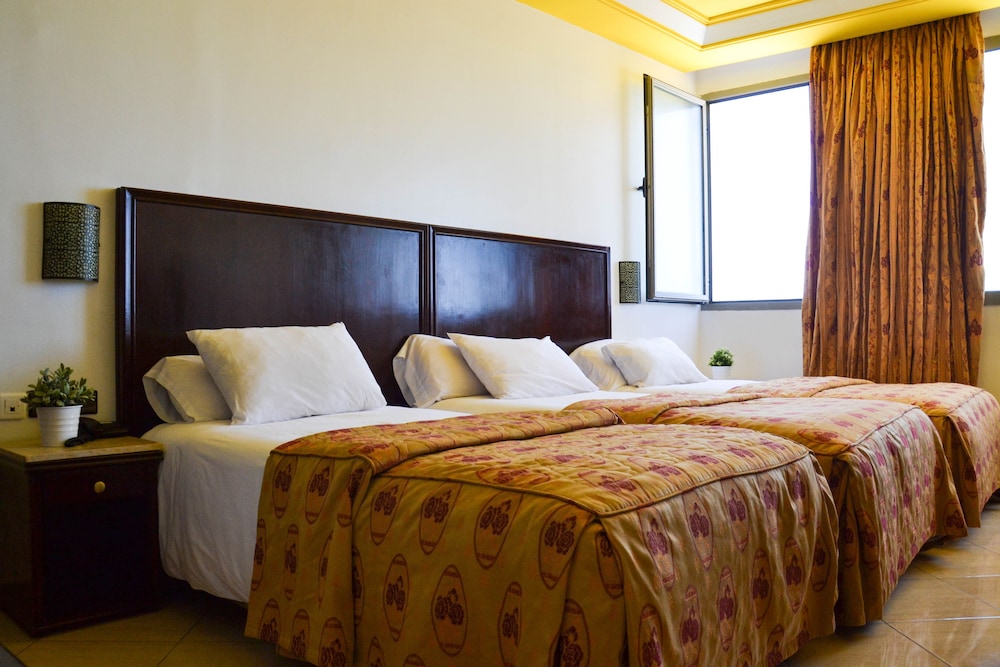Azur Hotel 9/35