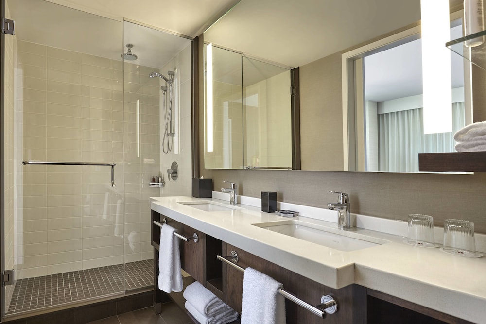 CALGARY AIRPORT MARRIOTT IN-TERMINAL HOTEL 6/33