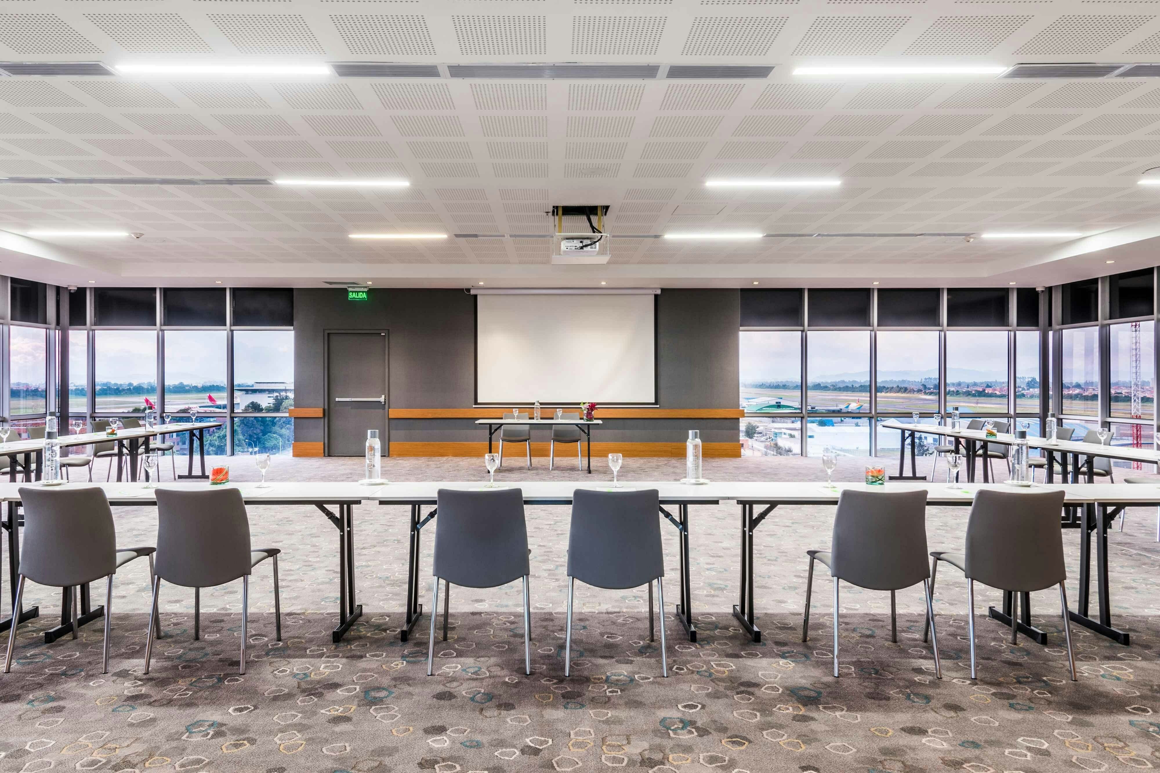 Courtyard By Marriott Bogota Airport 55/65