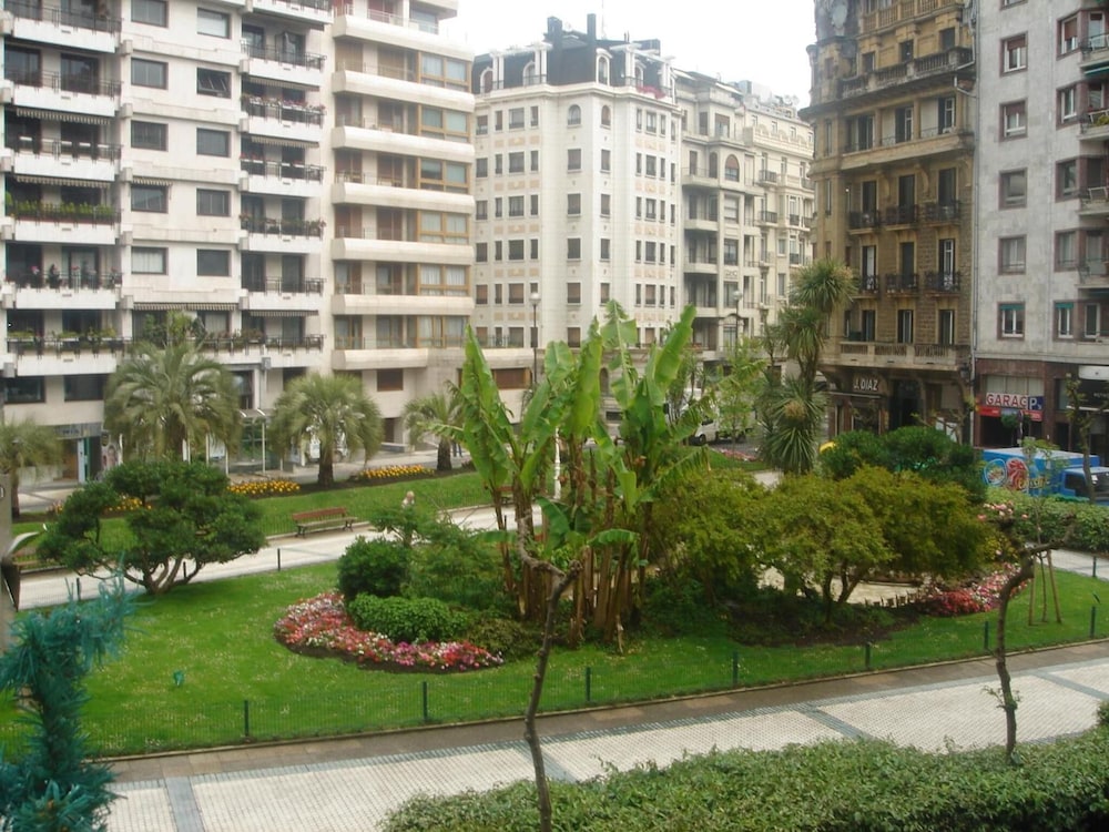 Hotel Zaragoza Plaza 49/50