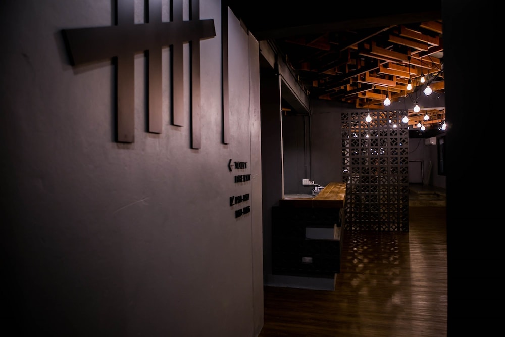 Silom Space Hostel 65/72