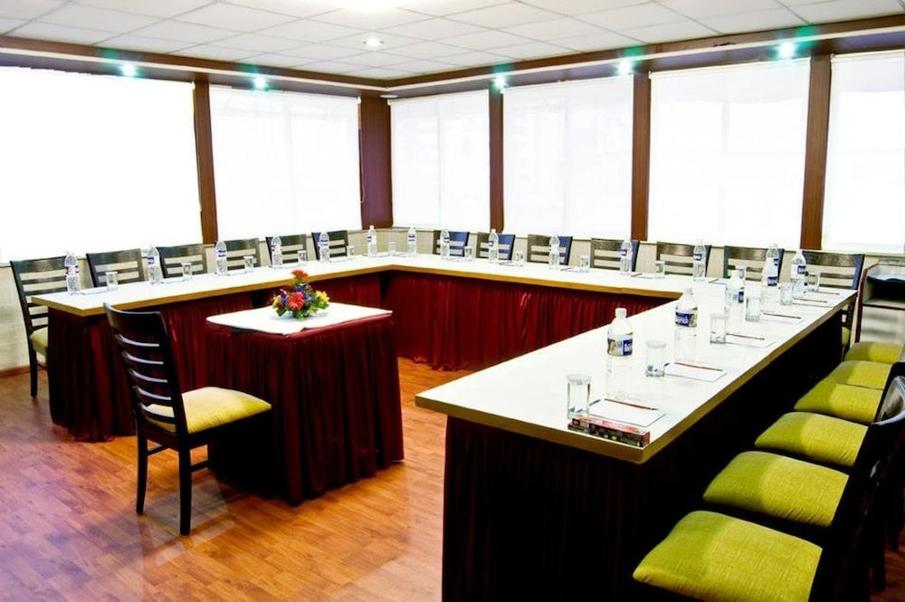 HOTEL HERITAGE DAKSHIN 38/50